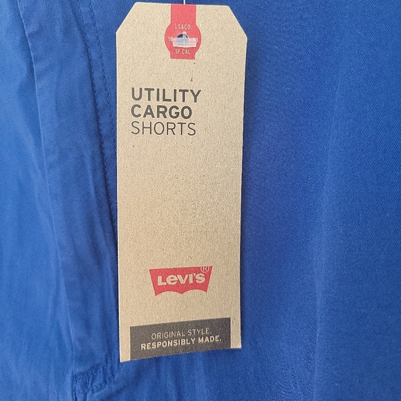 Levis Men's Utility Cargo Shorts Size: 42 - Picture 3 of 9